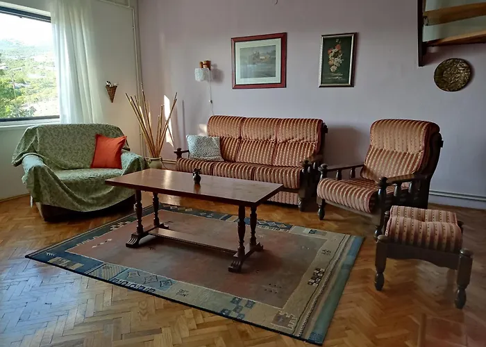 Tony Montana's House For Rent Semesterbostad *