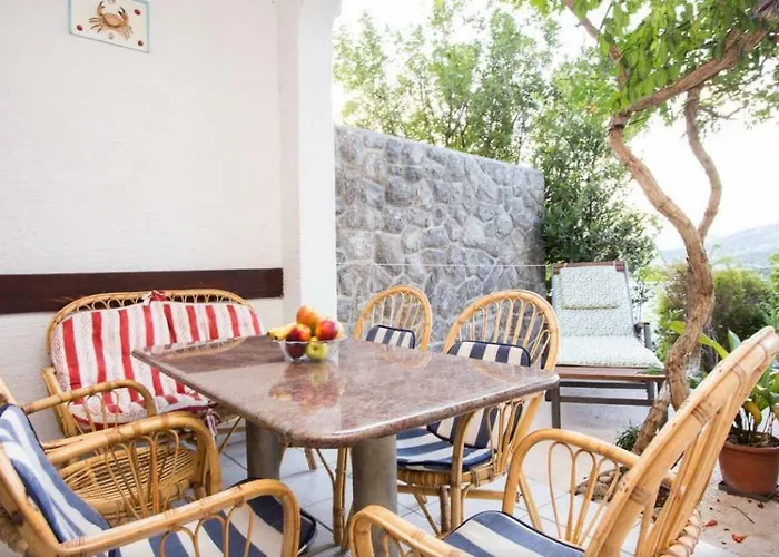 Tony Montana's House For Rent Klenovica