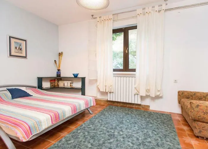 Tony Montana's House For Rent * Klenovica